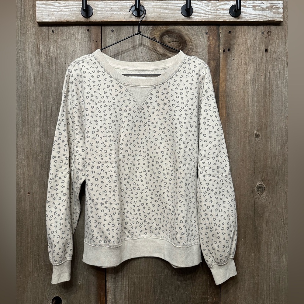 Abercrombie & Fitch Animal Print Sweatshirt in Oatmeal Cream Size Medium Soft